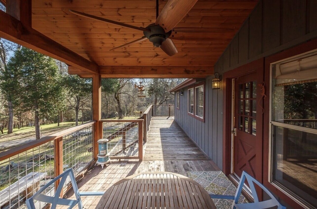 Forested Acres, Tranquil Setting, Hot Tub, Close to Yosemite