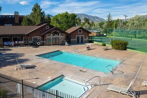 Community Pool, Hot Tub, and Pickleball Courts