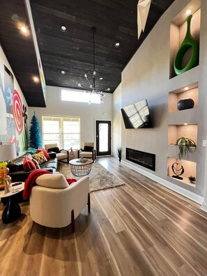 Each Suite containes 2 Roku Tvs