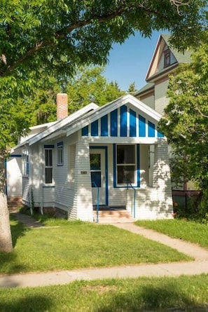 Welcome to Historic Craftsman Cottage