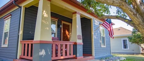 Welcome to Montana Dream! This delightful craftsman home just a block off main street and centrally located. The grocery store is just across the street and there are 4 parks a block in either direction.