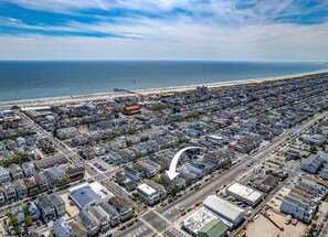 3.5 Blocks to 12th Street guarded beach!