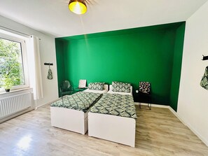 Schlafzimmer mit bis zu 4 Betten (2 davon sind ausziehbar)