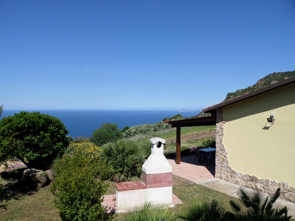 La spettacolare vista mare, la veranda, il giardino