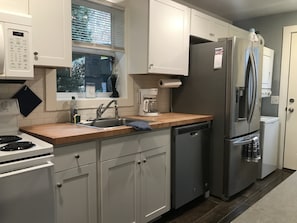 Fully stocked kitchen with washer and dryer