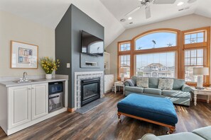 BU18L: White Dolphin (Left) | Top Level Living Area - Fireplace Not Available For Guest Use