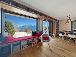 Bay window with small bench to enjoy the view