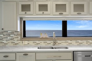 23-Mainsail-181-Kitchen-View