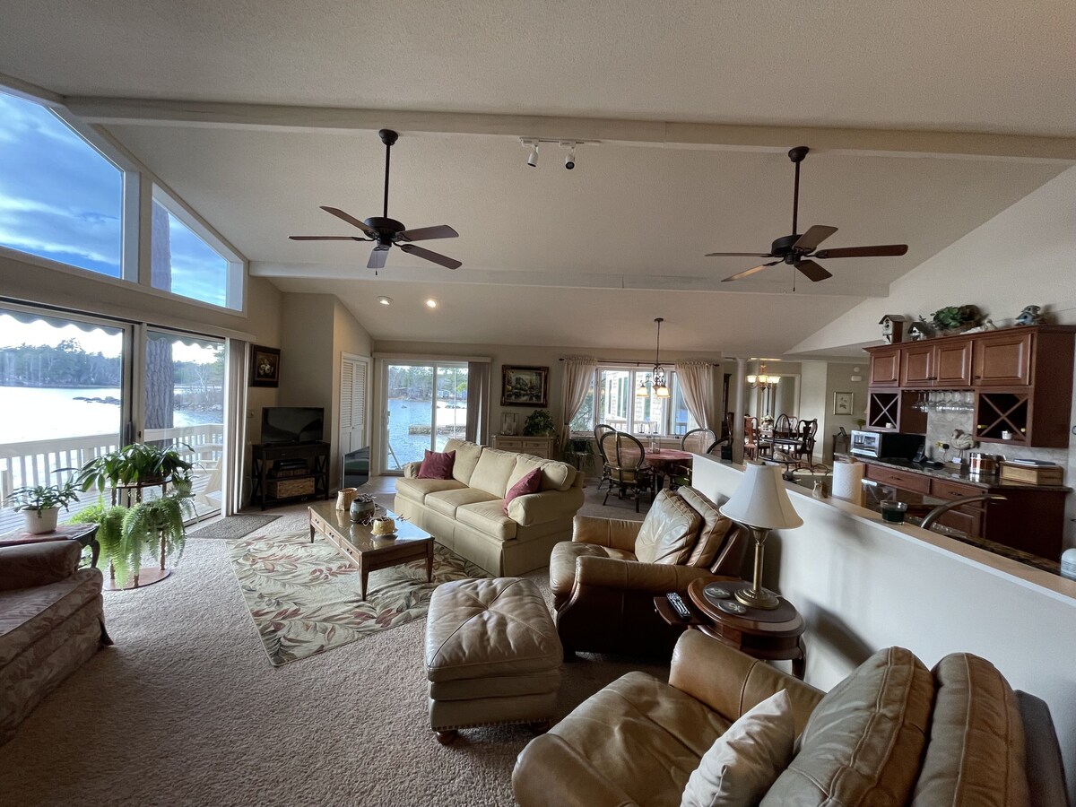 Elegant, Relaxing Home with Amazing Sunset Views on Big Sebago Lake