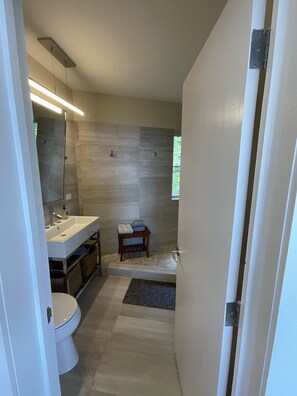 Luxury bathroom (1)
