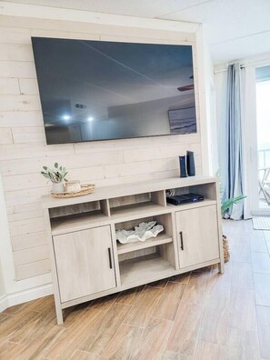 Full motion TV Mount 