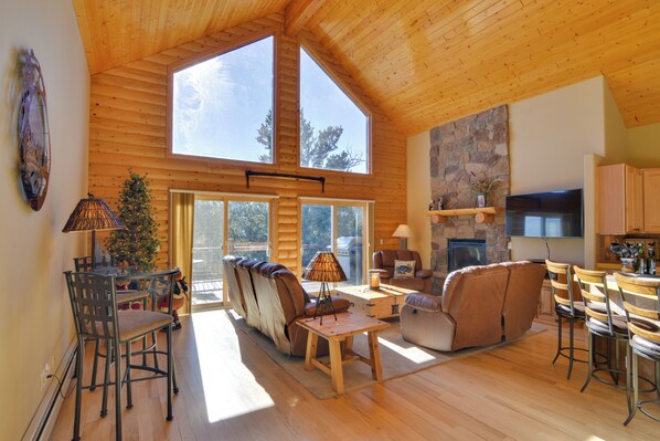 Fairplay Vacation Rental | 4BR | 3BA | 2,600 Sq Ft | 10 Stairs Required