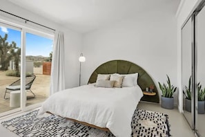 Queen bed with Dual master bedrooms bedroom 2 