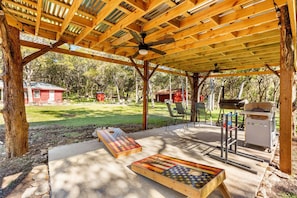 Channel your inner champion and challenge your friends to a friendly game of cornhole, horseshoes or ladderball.