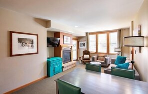 Living Room, Furniture, Indoors, Lamp, Chair