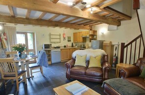 Critchlow Cottage open plan living with underfloor heating