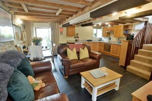 Elliott Cottage open plan living with underfloor heating