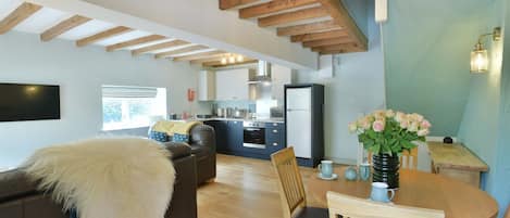 Priestley Cottage open plan living area with underfloor heating