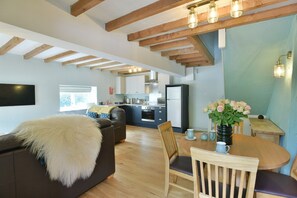 Priestley Cottage open plan living area with underfloor heating