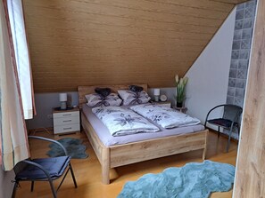 Ferienwohnung mit Garten und Freisitz-Schlafzimmer