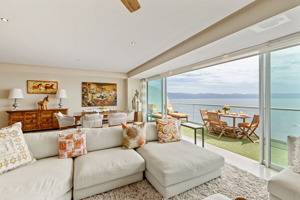 Condo - Image 2