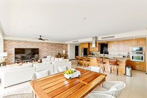 Condo - Image 5