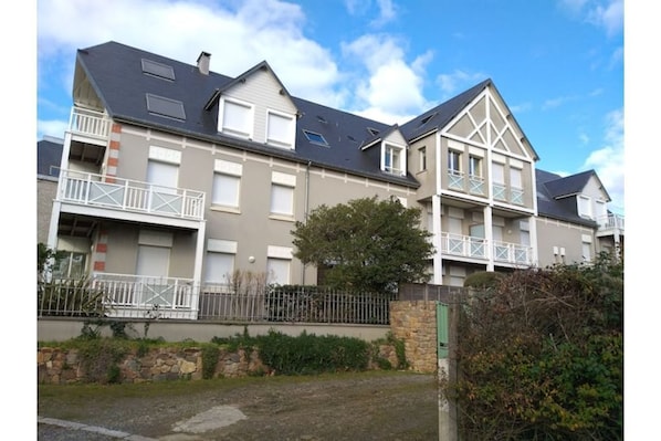 Résidence au calme dans une une rue sans issue sur la falaise de Carolles