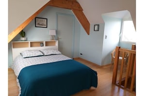 Chambre 1 sur palier avec lit double 140cm