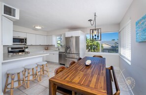 Kitchen & Dining