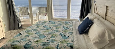 Oceanfront w/balcony, King Bed, Full Bath, Lg Closet, Extra Powder Rm, Roku TV