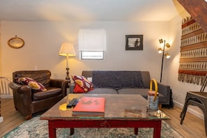 A final shot of the living room, with reclaimed table. 