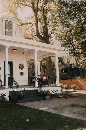 The Inn at 210 historic home. Photo by @eyesofbluephotography