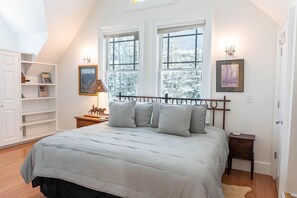 Bedroom 1: King bed, full murphy bed, gas fireplace, upper floor