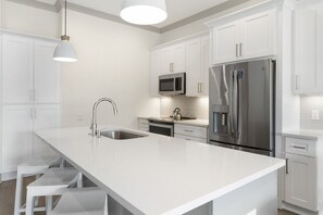 22-Azure-30A-2-103-Kitchen-Alt