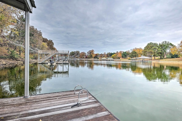Winchester Vacation Rental | 3BR | 2.5BA | 2,603 Sq Ft | Stairs Required