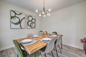 Dining Area | Dishware/Flatware Provided | High Chair