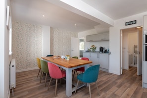 Sandaig - Dining table