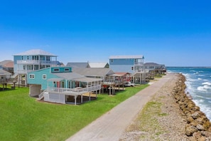 Welcome to your BeachBox! Edgewater Bungalow is an idyllic oceanfront getaway