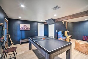 Game Room | Smart TV | Ping Pong Table | Arcade Games