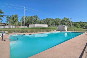 Celebration Cove Amenities | Outdoor Pools & Fire Pits