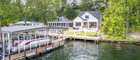 One of the most peaceful sections of Lake Hamilton. Main Channel.