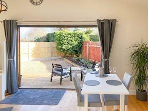 Dining, deck and secure garden | Woodside Retreat, Newbold Coleorton