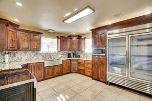 Kitchen | Dishware & Flatware | Drip Coffee Maker | Keurig | Toaster