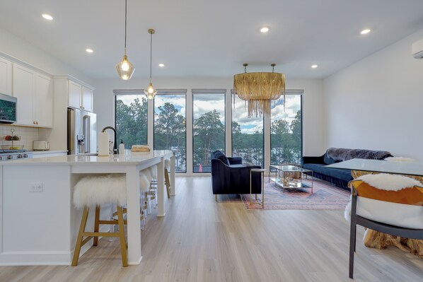 Waleska Vacation Rental | 4BR | 2.5BA | 1,500 Sq Ft | Stairs Required