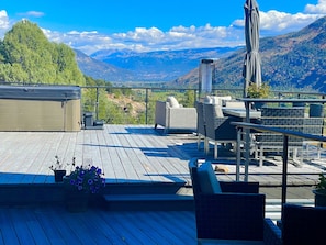 X-Large Deck with Mountain and Valley views in both directions 