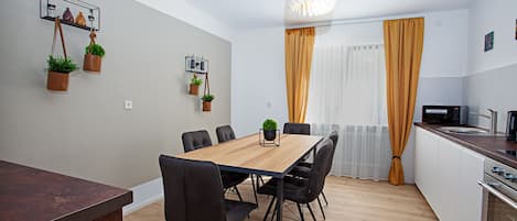 Zwick Appartments (85qm) Ferienwohnung Gartenblick mit kostenlosem Wlan