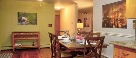 Table for six (6) & spacious gourmet kitchen. Plates, bowls and utensils for 8!