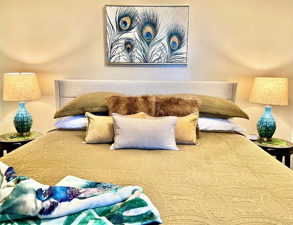 Peacock Room: King bed with luxurious linens for a fantastic sleep experience.
