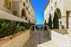 compound sea view