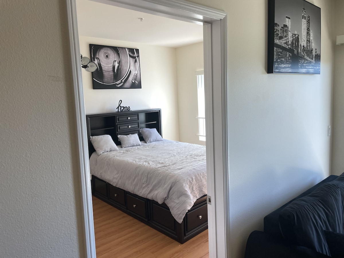 Luxury 2 bedroom/2bath in the heart of LA!